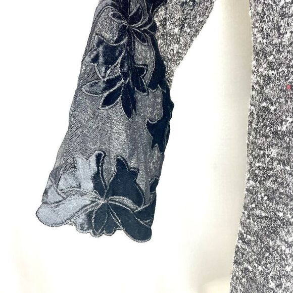 Maurices Sweater Applique Sleeves Size XS  Black White Gray - Picture 3 of 6